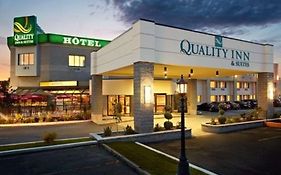 Hotel Quality Inn Brossard